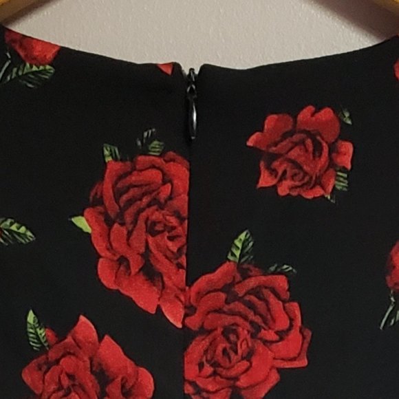 NEW LOOK Red Roses on Black Women's Top - Size 8 - Gently Used - Picture 4 of 6